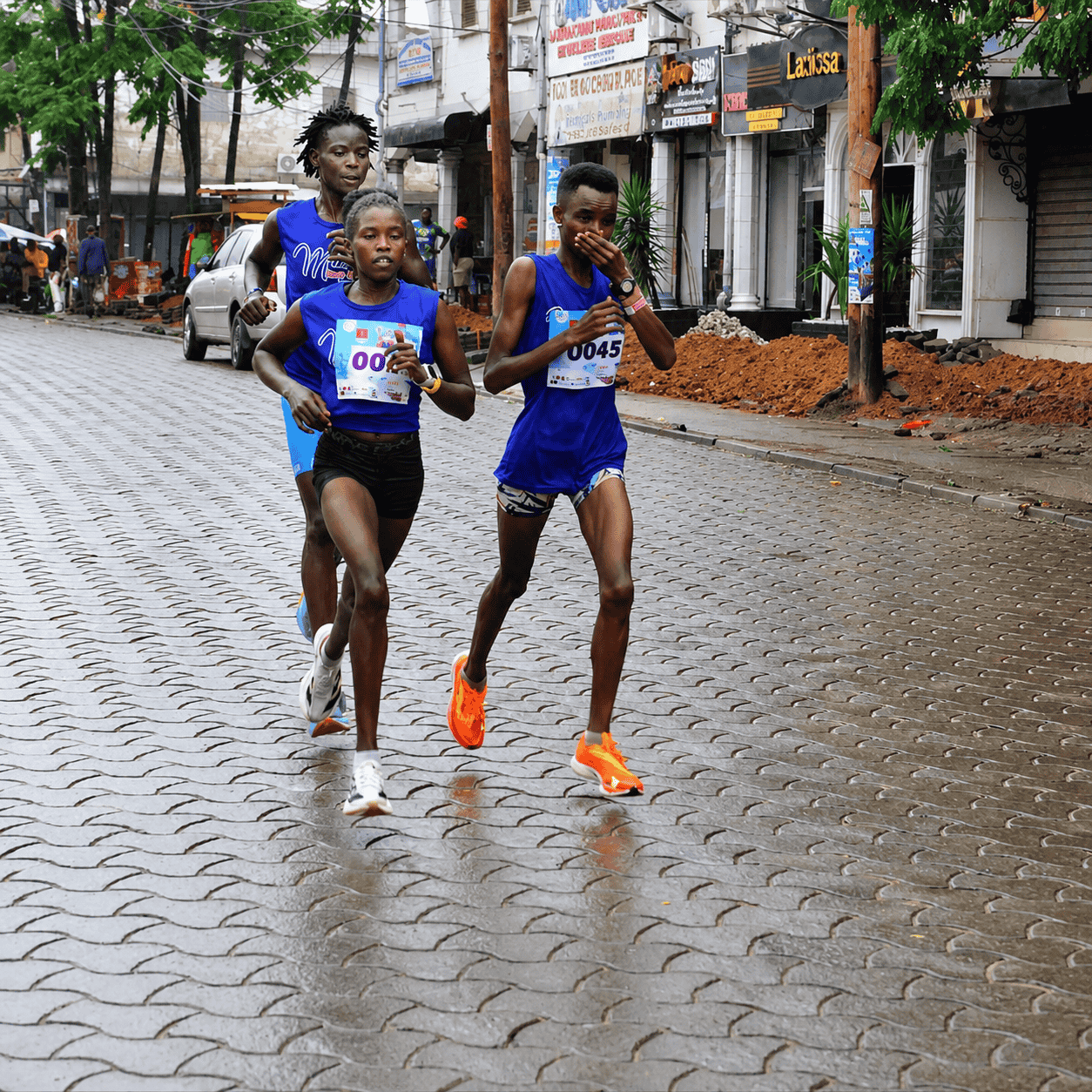 LionStride women's team racing on race day